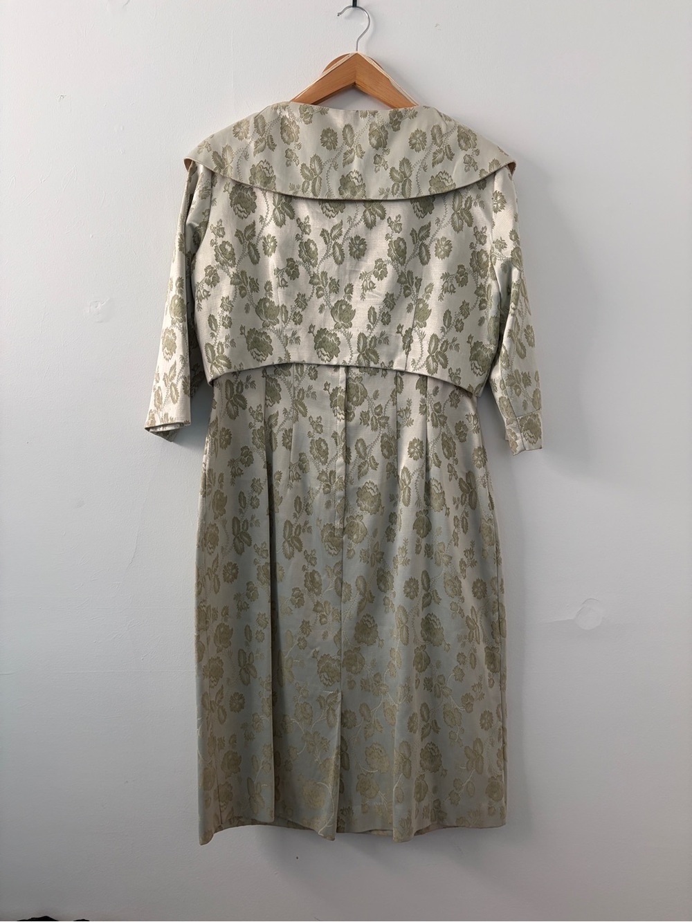 Elegant Vintage 50-60s Olive Jacquard Two-Piece Dress with Wide Collar - Picture 3 of 12
